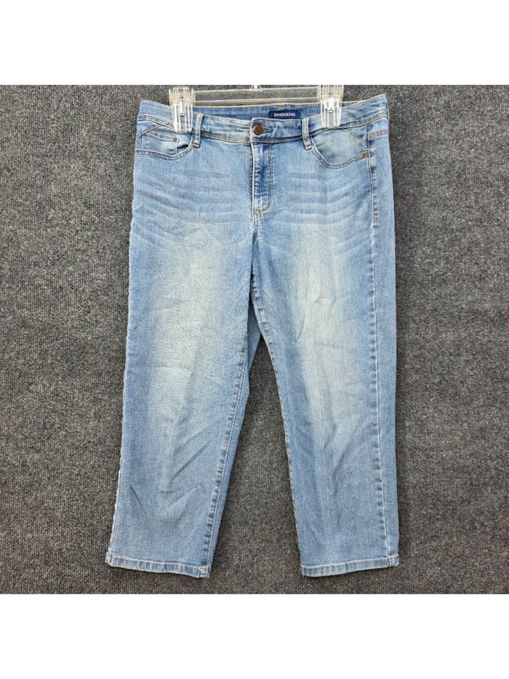 Bandolino Selene Light Wash Denim Capri Jeans 12 Cropped Stretch Casual Preppy